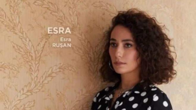 "Ne yapsam derken diksiyon kurslarna gittim en olmad sunucu olurum dedim. Gittiim yerin yannda da tiyatro kursu vard Bakrky?de. Onlar da bana ?Gel sen de? dediler ben de provalarna gidip gelip izlemeye baladm ve ?Sen girsene konservatuar snavlarna? dediler" diye anlatan Ruan, "El birlii ile beni snava hazrladlar. Zaten bir tek Mimar Sinan niversitesi?ne snava girmitim. Bir de kazanacam asla dnmyordum ancak birinci aamay kazandm.