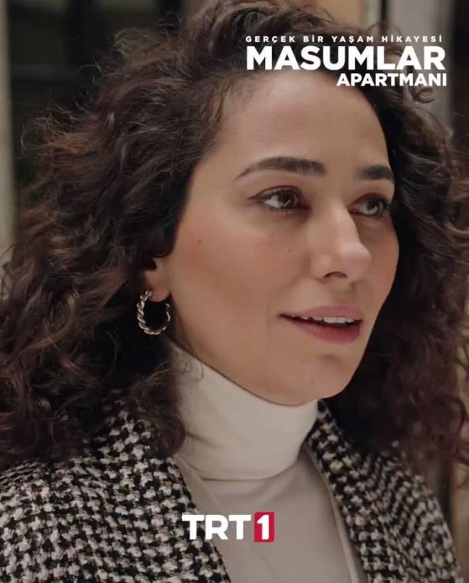 17 ya gibi ok erken bir yata niversiteye balaynca ne okul enliine gidebiliyorsun ne de baka eye nk yan tutmuyor. Dolaysyla ben de ok sklyordum nk niversite hayatn bu kadar hayal edip bunu deneyimlemek canm ok skmt" diye konutu.