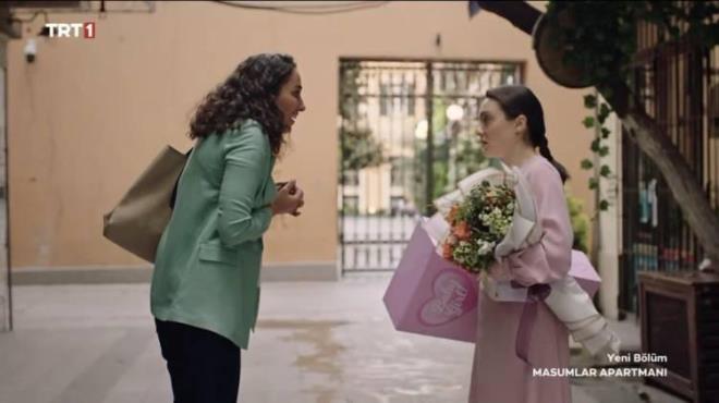 Ruan, 1983 ylnda Kars'ta dnyaya geldi. Mimar Sinan niversitesi Tiyatro Blm mezun olan isim, 2006 ylnda Arka Sokaklar dizisi ile oyunculua balad. Esra Ruan,