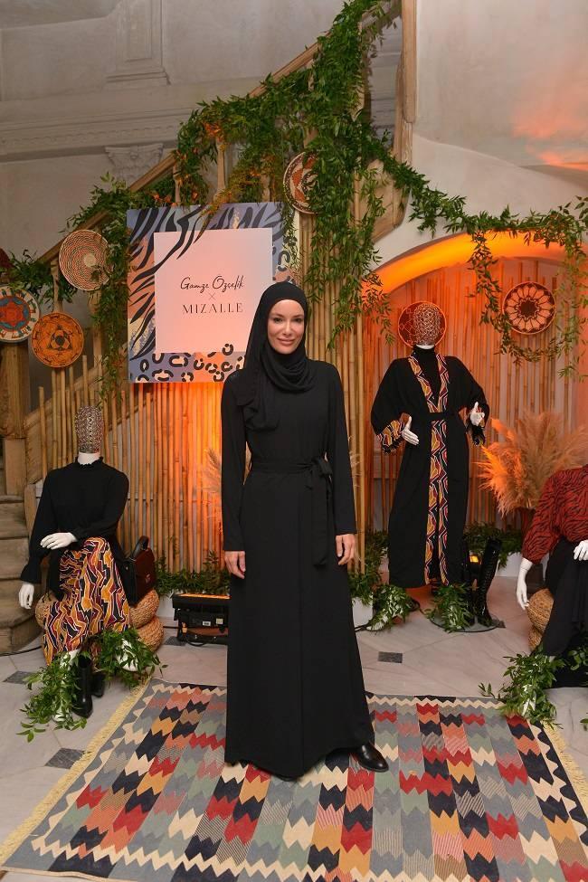 Radikal bir kararla oyunculuk ve oyunculuk sektrne dair tm her eyi brakp hayatnda yeni bir sayfa aan Gamze zeilk yaklak 3 yldr bakanln yrtt Umuda Koanlar Dernei ile yardmlardan yardmlara kouyor.