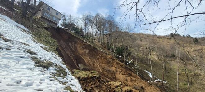 Malum bizim blgemiz dank yerleime sahip. Dolaysyla evler birbirinden bamsz ve her eve yol amaya alyoruz. Yol ama almalar neticesinde de doay kazyoruz.