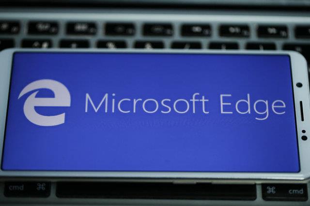 Microsoft, 1995?te kurulan internet taraycs Internet Explorer? 15 Haziran 2022 itibariyle kullanmdan ekeceini, yerine Microsoft Edge taraycsnn geeceini duyurdu.  <br>  irket konuya ilikin olarak yapt aklamada Microsoft Edge?in bu sorumluluu ve daha fazlasn gerekletirme kapasitesi olduunu ve Internet Explorer?n 15 Haziran 2022 itibariyle emekliye ayrlacan duyurdu.