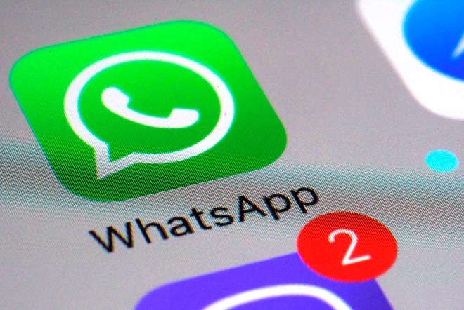 WhatsApp'tan rahats�z etme ad�m� (WhatsApp t�m g�ncellemeler) - 4  GRUPLARDAN SESS�ZCE AYRILMAK    WhatsApp'ta gruplar hayat kurtarsa da �o�u zaman insanlar� istemedikleri muhabbetlere maruz b�rak�yor. Gruptan ��kmak istedi�iniz zaman ise herkes bunu g�r�yor.     WhatsApp geli�tirdi�i yeni �zellikle gruptan ayr�lmalar� sadece y�neticilerin g�rmesine izin verecek. Grup y�neticisi olmayanlar sizin ��kt���n�z� farketmeyecek.