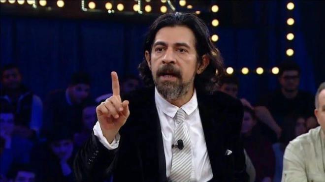 58 yandaki ovmen ve komedyen Okan Baylgen sevenlerini korkuttu. Baylgen rol ald "Amedeus" tiyatro oyunu ncesi ncesi rahatszlanarak hastaneye kaldrld. Kalp spazm geirdii renilen komedyenin btn tetkikleri yapld.