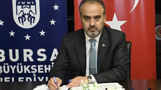 Ortak akl vurgusu<br>  Bursa Bykehir Belediye Bakan Alinur Akta, Bursa'nn sorunlarna ve geliimine ynelik retilebilecek her trl TBTAK, Erasmus, AB gibi proje ve hibe desteklerinde niversitelerle ortak hareket etmek istediklerini syledi. niversitelerle belediye arasndaki ibirliinin nemine deinen Bakan Akta, 'Belediyemizin ve niversitelerimizin hizmet alanlarnda ortak sempozyum, kongre, konferans, yarma, eitim vb. etkinlikler yapmann nemli olduunu dnyoruz. niversitelerimizdeki lisans, yksek lisans, doktora ve sertifika programlarndan belediyemizin alanlarnn faydalanmasnn gerekli olduunu dnyorum. niversitelerimizin eitim faaliyetleri ile akademik almalarnda ihtiya duyulan uygulama ortamna imknlarmz dhilinde destek vereceiz. Yine ihtiya hlinde uzman personellerin kurumlar aras bilgi ve tecrbe paylam yapmas, i birlii ve ortak akl iin son derece nemli. Belediyemizin ilgili birimleri niversitelerimizin kltr, sanat, bilim ve spor renci topluluklar ile beraber faaliyetlerde bulunabilecek ve etkinlik eitliliine katk salanm olacak. Teknolojinin de ok nemli olduunu bildiimiz iin TEKNOFEST gibi teknoloji yarmalar iin ortak takmlar kurarak yarmalara katlm salayabileceiz. Sayn rektrlerime teekkr ediyorum. birliinin Bursa?mz ve genlerimiz iin hayrl olmasn diliyorum' diye konutu.