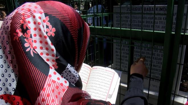 Cumartesi ve pazar gnleri yaplacak snav ncesi, stanbul Bakrky'deki Zuhuratbaba Trbesi ziyareti aknna urad.