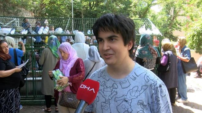 YKS ncesi trbe younluu - 5    Lise son snf rencisi Davut Cce ise "Buras direkt ailemizin yeri saylr. u ana kadar ablam iin de abim iinde buraya geldik. Hi bizi evirmedi. LGS zamannda buraya gelmitim. Beni sa olsun hi evirmedi. Ne zaman burada bir dilek dilesek, ne zaman dua etsek her zaman olmutur. Ben de burann gcne gveniyorum o yzden de buraya geldim" ifadelerini kulland.