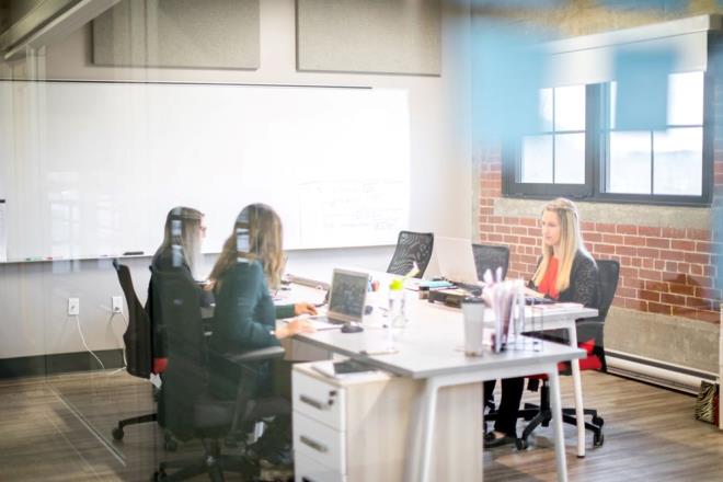 HAFTADA K BUUK SAATTEN AZ EGZERSZ YZDE 50 ARTIRIYOR    Aratrmann sonucunda, haftalk egzersizin uzun sreler oturmann tehlikelerini azaltmaya yardmc olduunu ileri srlrken, haftada on iki buuk saat egzersiz yapanlarn 8 saat oturmalarna ramen lm risklerinin yzde 17 artt, haftada iki buuk saatten az egzersiz yapanlarn ise risklerinin yzde 50 olduu aktarld.