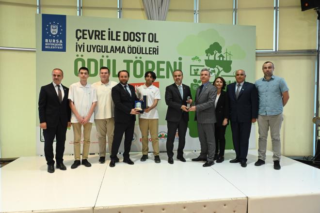 Sivil toplum kurulular kategorisinde; Zeyniler alkuu Kadnlar Tarmsal Kalknma Kooperatifi 'Atklar Hayat Buluyo' projesi ile birincilik dl, BEKAYKOOP 'Atk Malzeme Kolaj almas' projesi ile ikincilik dl, TOSYV BURSA 'evreci KOB' projesi ile nclk dl almaya hak kazand. evreci uygulamalaryla rnek olan kurum ve kurulularn temsilcileri, dllerini Bursa Bykehir Belediye Bakan Alinur Akta'n elinden ald.