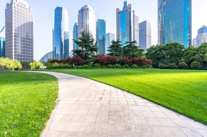 Aratrmaclar, gz krpma hzlarn izleyerek, gnlllerin en ok neye ilgi duyduunu renirken, katlmclar daha sonra deneyimleri hakknda bir anket doldurdu.    Aratrmaclar, kiilerin kentsel ortamlarnda yeil bitki rts grdklerinde daha yava yrdklerini ve kalp at hzlarnn arttn buldular.