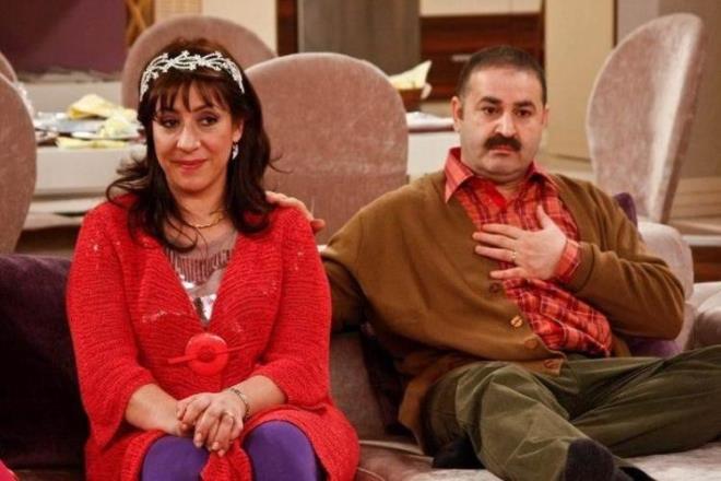 2010'da "Vavien" filmindeki rolyle 42. Sinema Yazarlar Dernei dlleri'nde ve 3. Yeilam dlleri'nde En yi Kadn Oyuncu dllerini kazanan Kaya, ardndan "Trk Mal" adl dizide yine aykr bir tiplemeyle sevenlerinin yzn gldrmeyi baard.