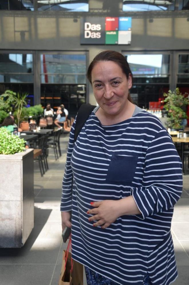 te yandan 50 yandaki oyuncunun son grnts sevenlerini artt. Kaya'nn fazla kilolar ve rahat giyim tarz gzlerden kamazken doal ve samimi duruuyla gndeme oturdu.