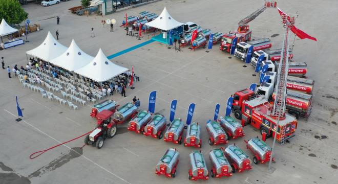 Krsala su tankeri<br>  zellikle yaz aylaryla birlikte hem tarm hem de ormanlk alanlarda yangn riskinin artmasna paralel olarak, krsal mahallelerde yangna kar tedbirler sklatrlyor. Bugne kadar krsal 83 mahalleye kurulan gnll itfaiye tekilatnda, 571 gnll itfaiyeci ve 70 adet traktr arkas yangn sndrme su tankeriyle hizmet verilirken; krsal mahalleler iin 25 adet daha su tankeri alnd. Yeni tankerler; Bykorhan'n Burunca ve Perin, Gemlik'in Fevziye ve kriye, Harmanck'n Delicegney, negl'n Hayriye, Hilmiye ve Madenky, znik'in Candarl ve Saral, Karacabey'in avu, Tapnar ve Yeildere, Kestel'in evketiye, Mudanya'nn Evciler, Mustafakemalpaa'nn iviliam ve Gvem, Nilfer?in Glyaz ve Bykbalkl, Orhaneli'nin Balolu ve Kadky, Orhangazi'nin Dutluca ve Keramet, Yeniehir'in Gkesu ve Kzlky mahallelerinde hizmet verecek.