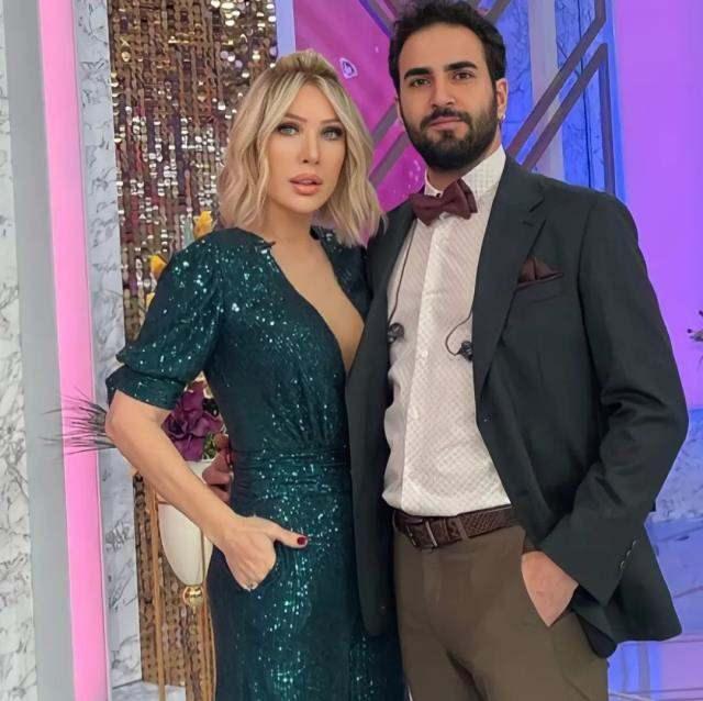 "Yanl anlald, hatta 'boanyorlar' ve benim evi terk ettiim bile yazld. yle bir ey yok. Dorusu, evraklarda deiim yaplmas gerekiyor. Ben daha nce sylemitim kendi soyadm kullanacam diye. Kadnlarn kendi soyadn kullanma hakk var. Eer ben eimin soyadn alacak olursam bir sr evrakta deiiklie gidilecek, bu bir ok prosedr gerektiriyor, benim bu ilerle uraacak zamanm yok. Adam benim hayatmda. Ben kurban olurum onun soyadna!"