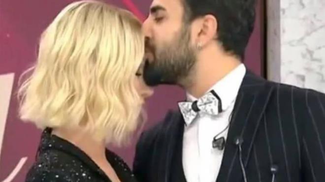 Aralarnda kriz yaand konuulan iftten Seda Sayan aklama yapt