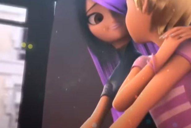 Disney Plus'ta yaynlanan izgi filmlerdeki karakterlerin yarsnn ecinsel olmasn isteyen Burke, kendi ocuklarna da kk yata sapknl aladn itiraf etti. Burke, konumasnda u ifadelere yer verdi: