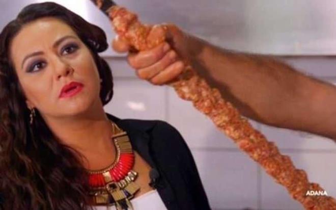 Ezgi Sertel evlendikten neredeyse bir yl sonra rem Derici'nin sunumunu yapt Elenmene Bak'a katld.