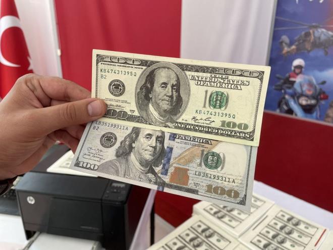 Sahte dolarlar Esenyurt'taki bir rezidansta imal ettii belirlenen pheli S.K, teknik ve fiziki takibe alnd.    Daha sonra adrese baskn yapan ekipler, pheliyi sust yakalad.