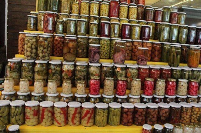 HAZIR TURU    Uzun sre saklamak iin ieriinde fazla tuz atlr. Tuz iinde de fazla potasyum barndrr. Potasyum bekledike farkl bir maddeye dntnden zellikle sinir hcrelerine zarar verir.