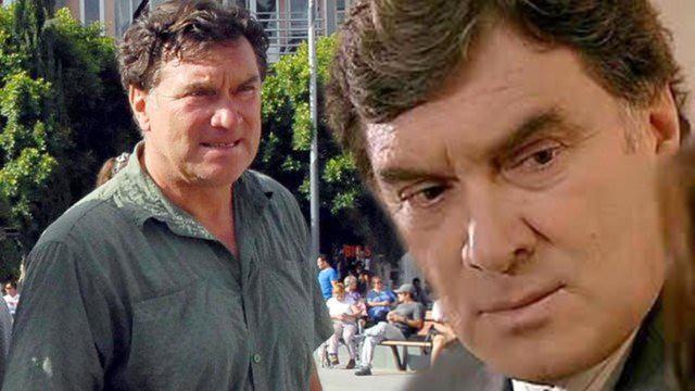 90'l yllarn popler isimlerinden biri olan nl oyuncu Tark Tarcan, 30 yl nce stanbul'u terk ederek Antalya'ya yerlemiti. Tarcan, Bozburun'daki evinde gn batmn izlerken ekilen fotoraflarn Instagram'dan paylat. te nl arkcnn gzlerden uzak tercih ettii yaam...