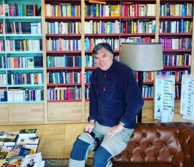 arkfelek yarmasyla gnlleretaht kuran Tark Tarcan yllar sonra yapt paylamla gndem oldu. Uzun srdir ekranlardan uzak yaayan oyuncu stanbul'u terk edip Antalya 'ya tanmt.