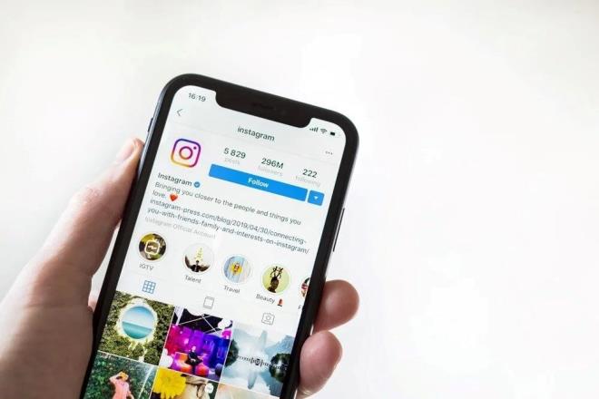 u anda Instagram, yalnzca genler doum tarihlerini 18 veya daha byk olarak gstermek iin dzenlemeye altnda kullanclardan yalarn dorulamalarn istemekte. Kullanclar, yalarn dorulamak iin eitli kimlik kartlarnn resimlerini gnderiyor. Bugnden itibaren ABD'deki kullanclar iki ek seenee sahip olacak; sosyal onay veya yapay zeka (AI) tahmini.