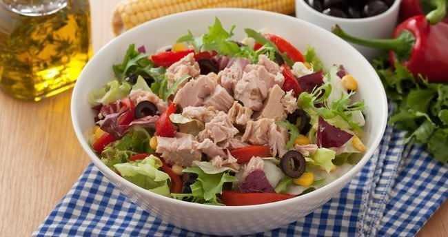 le yemeklerinizde tahll rnler tketin. zellikle kepekli ekmek ve protein bakmndan insan salna yararl yiyecekler arasnda bilinen to bal tercih edebilirsiniz. Hem kolay hem salkl bir attrmalk olan ton bal ile kaslarnz koruyarak ya yakmn hzlandrabilrisiniz.