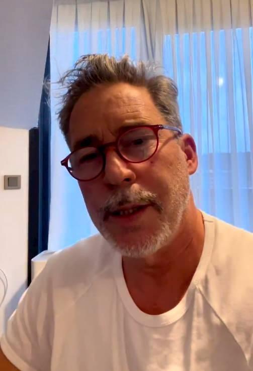 Albayrak, "12 yldr Suriye'de insanlar adrlarda yayor. Bu soukta bu karda perian halde... Srekli katledilerek... Filistin'de u anda yeniden katliamlar oluyor. Gen kzlar darp ediliyor, eneleri krlyor... Bosna'da yllarca katliamlar yapld. Avrupa sesini karmad. Can yanan her insan iin bizim de canmz yanyor" eklinde konumutu.