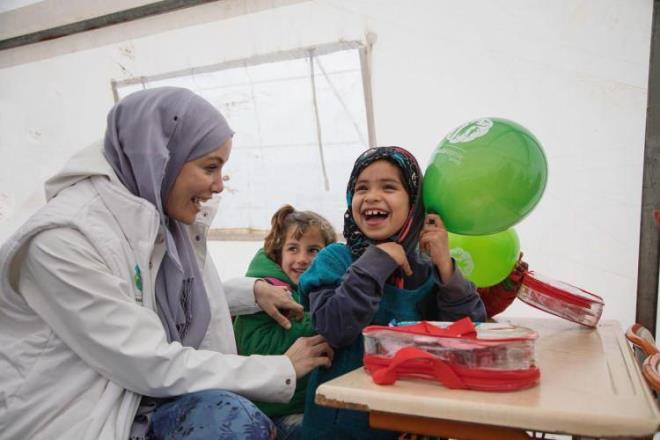 Adna alan sosyal medya hesaplarndaki paylamlar nedeniyle ba derde giren zelik, hayranlarndan yardm istedi. Fotoraflarn kullanarak adna atlan twitler nedeniyle rahatsz olduunu ifade eden zelik ayrca hukuk yoluna bavurduunu da belirtti.