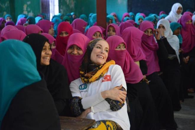 slamiyet'e olan balln daha fazla artran Zeynep Gamze zelik, yaklak 6 yldr ciddi bir deiim srecindn geti.