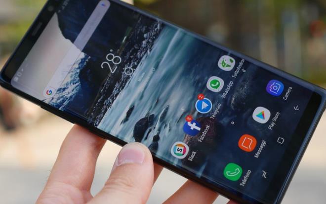 Artk 7'den 70'e herkesin elinde olan akll cep telefonlar, hayatmz her alanda kolaylatrm durumda. Trl trl uygulamalar sayesinde ihtiyacmz olan her eyi oturduumuz yerden yapmak byk bir kolaylkken, yklediimiz baz uygulamalar ise olduka kt sonulara sebep olabiliyor.