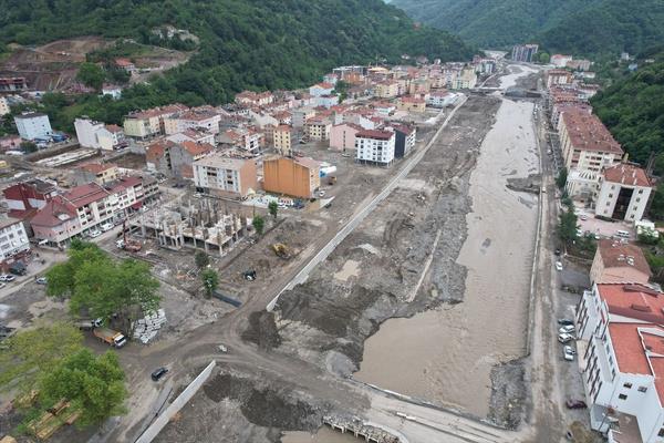Bozkurt Devlet hastanesi boaltld<br>  Bozkurt ile merkezinde ekipler almalarn srdrrken ile devlet hastanesi tedbir amal boaltld. Hastanede tedavi gren vatandalar Abana le Devlet Hastanesi?ne sevk edildi. Bozkurt le Devlet Hastanesinin bir sre hasta kabul etmeyecei renilirken acil yardm hizmetleri Abana le Devlet Hastanesinde verilecek.