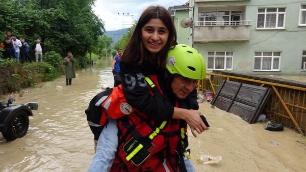 Zonguldak?ta yaanabilecek olumsuz durumlara kar 931 personel ile 24 ara grev yapyor. Gkebey ilesindeki Gaziler deresi youn ya neticesinde taarken, dere kenarnda bulunan 25 konutu su bast. 90 kii gvenli blgelere tahliye edildi. 27 Haziran tarihinde engelli ve hamile kamu personelinin bir gn idari izinli saylmas karar verildi.