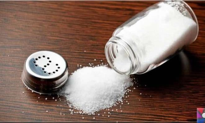 Uzmanlara gre ar tuz tketimi kemikleri eritiyor: Ar sodyum almnn idrarla kalsiyum atmn artrarak negatif kalsiyum dengesine yol at bilinmektedir. Ar tuz almndan kemik salnda uzak durmak nemlidir.