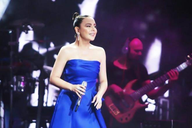Gl sesiyle yllardr sahnelerin tozunu attran arkc Ebru Gnde, bayram boyunca Antalya ve Kbrs'ta konser verecek. nl arkcnn bu konserlerden kazaca cret ise tam 2 milyon TL olacak.
