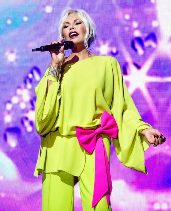 Yllarn eskitemedii arkc Ajda Pekkan ise eme ve Bodrum'da konser alacak. Bayramda 2 konser vermeye hazrlanan Pekkan ise 1 milyon 200 bin TL'ye el skt.