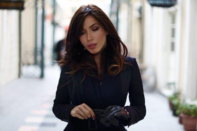 Gne'in eski ev sahibi mahkemeye "Boya badana yapmad, kontrat sresinden erken kt, evde ypranma var" eklinde ikayette bulundu.