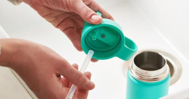 Bu karm sotucu iinde uygulayabilirsiniz. Ama ona daha ok su ve karbonat eklemeyi unutmayn. Yaklak bir saat bu karm iinde beklettikten sonra gzelce durulayp kullanabilirsiniz.