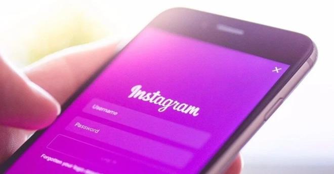 Instagram, yaz aylarnda abonelik sistemiyle ilgili denemeler gerekletirmi, ?zel Hikayeler? ile ierik reticilerin hikayelerini yalnzca abone olan kiilerin grmesi zelliini test etmiti.