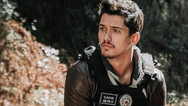 Byk bir tekne ve kaptanlk diplomas alan oyuncu, sosyal medya zerinden hayallerine kavutuunu gsteren bir paylamlar yapmaya devam ediyor.