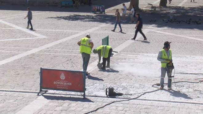 Beyazt Meydan yenileme projesi kapsamnda yerlere denen talar, iddiaya gre hatal olduu iin tralama almas balad.