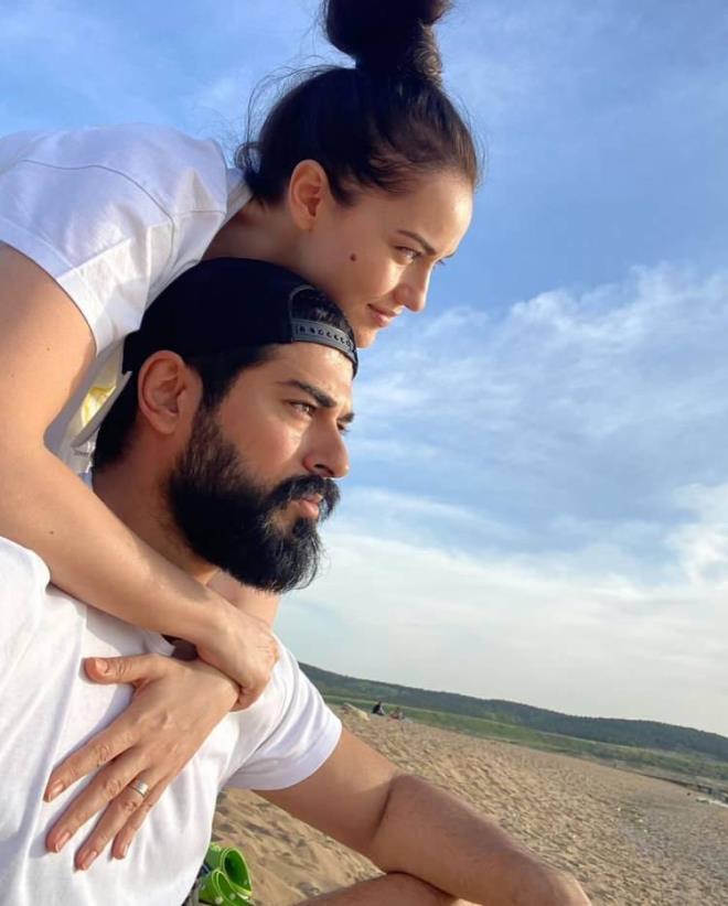 te yandan oyuncunun kapora verip sraya girdii ve aracn fiyatnn 10 milyon TL olduu syleniyor.