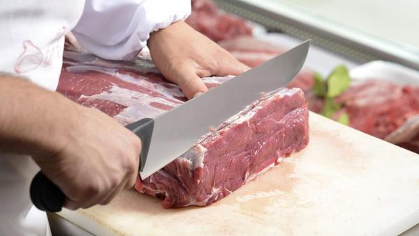 Etler, geni tepsilerde nce 4+ derecede buzdolabnn alt ksmnda 24 saat boyunca bekletildikten sonra porsiyonlara ayrlarak buzlua kaldrlmal. Aksi takdirde, ilk scakl dmeden buzlua koyulan etin yzeyi kurur ama ii scak kalmaya devam eder. Bylece ette bakteriler rer ve koku meydana gelir.?