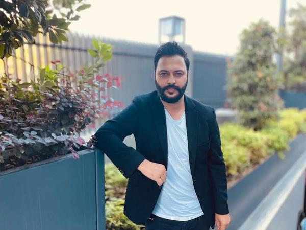 O dnem insanlar, para ald, reklam ald. Zaten en iyi programlara kyorum. Niye reklam yapaym. yle oldu. Pimanm..." dedi.