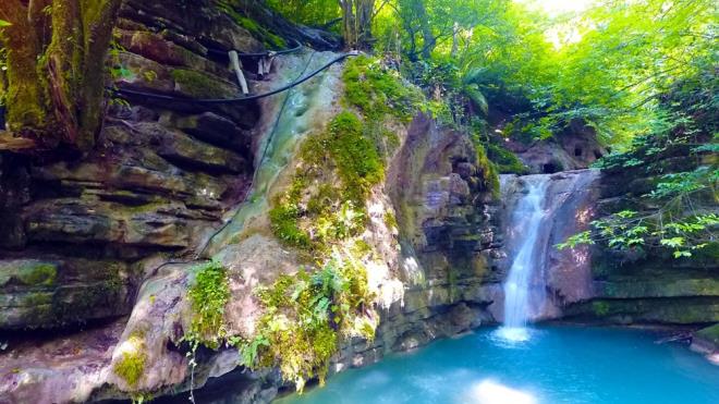 ERFELEK ELALELER    Tarm ve Orman Bakanl tarafndan 2011 ylnda tabiat park ilan edilen 70 hektarlk alana sahip Erfelek Tatlca elaleleri, evre iller arasnda blgenin en fazla ziyareti arlayan alanlar arasnda yer alyor. rili ufakl 28 elaleden oluan alan zellikle ilkbahar ve yaz dneminde yerli ve yabanc turistler ziyaret ediyor. Kente gelen fotoraf sanatlarnn da ilgisini eken elaleler, ylda ortalama 400 bini akn yerli ve yabanc ziyaretiyi arlyor.