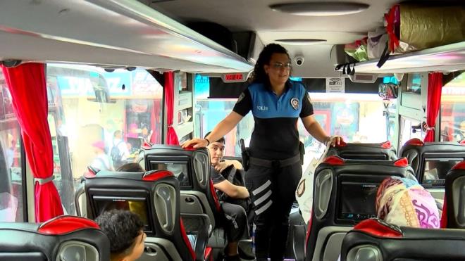 Ailesinin yannda gidecek olan Ekrem Kemal, " Zonguldak'a gidiyorum. Bilet almay son gne braktm. imdi bilet aryorum. Zonguldak be saat sryor. 420 liraya ve 380 liraya iki tane bilet bulabildim" ifadelerini kulland.