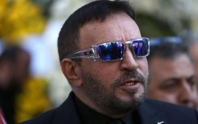 Bir taraftan sevsinler diye elinden geleni yaptn syleyen Topalolu, 13 karde arasnda sevgisizliin ne demek olduunu iyi bildiini ve yalnz ocukluk geirmesinden dolay arkadalk kavramna gereinden fazla deer verdiini ne srd.