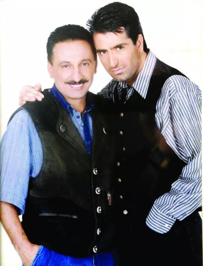 Bir taraftan kendisinin kefettii Mahsun Krmzgl'n kendi irketini kardei Hilmi Topalolu ile elinden almasnn onda bambaka hayal krklklarna sebebiyet verdiini aklayan arkc Mustafa Topalolu, o gnlere dair aklamasn yaparken sinirlerine hakim olmakta zorland.