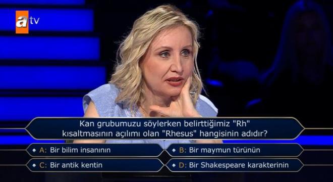 "Kan grubumuzu sylerken belirttiimiz 'Rh' ksaltmasnn alm olan 'Rhesus' hangisinin addr?" sorusuna hzl bir ekilde cevap veren yarmac joker hakkn dahi kullanmaya gerek duymad.