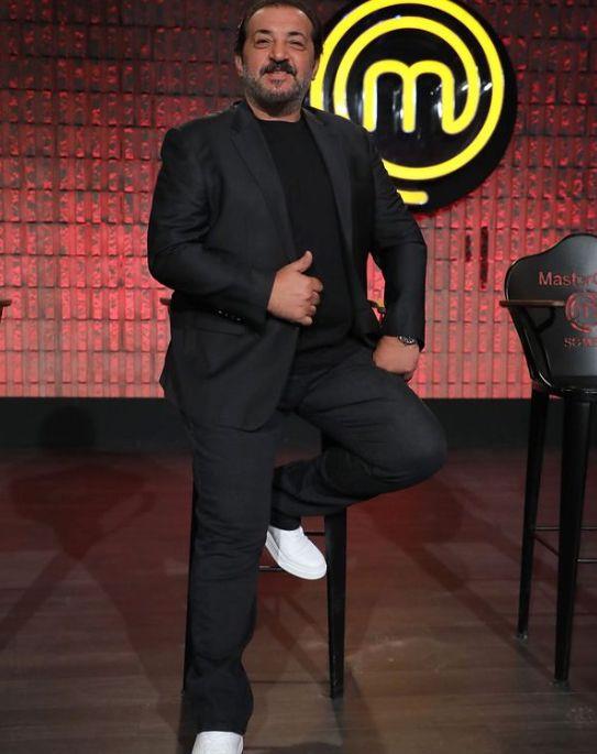 Ancak hikayesi ile geceye damga vuran isimlerden biri oldu. Daha nce kansere yakalandn ve yemek yaparak kafasn dattn, bu sayede hastal atlattn ifade eden Eren Yce'ye, jri yelerinden Mehmet Yalnkaya olduka ilgin bir i teklifinde bulundu.